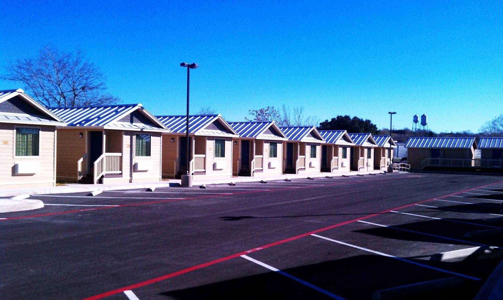 Fieldhouse Inn & Conference Center Kenedy Exterior photo